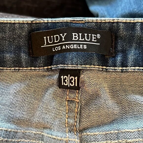 Judy Blue Distressed Button Fly Skinny Fit Jeans. Size 13/31 - Picture 7 of 10